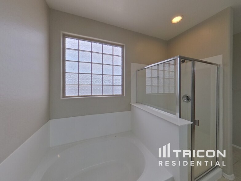 Building Photo - 42437 W Corvalis Ln