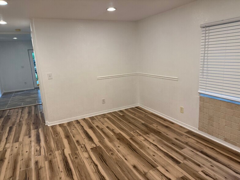 Building Photo - 6085 Fescue Dr