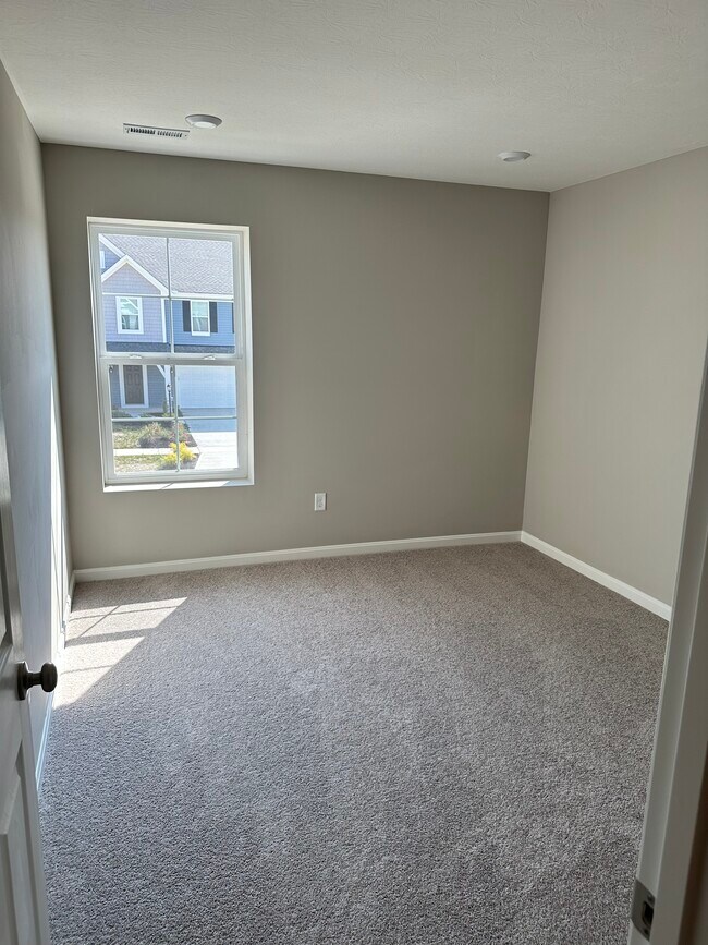 Building Photo - 3400 Fieldview Dr