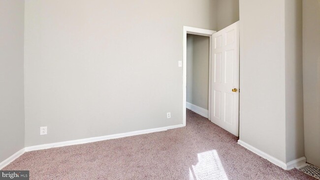 Building Photo - 1426 S 52nd St