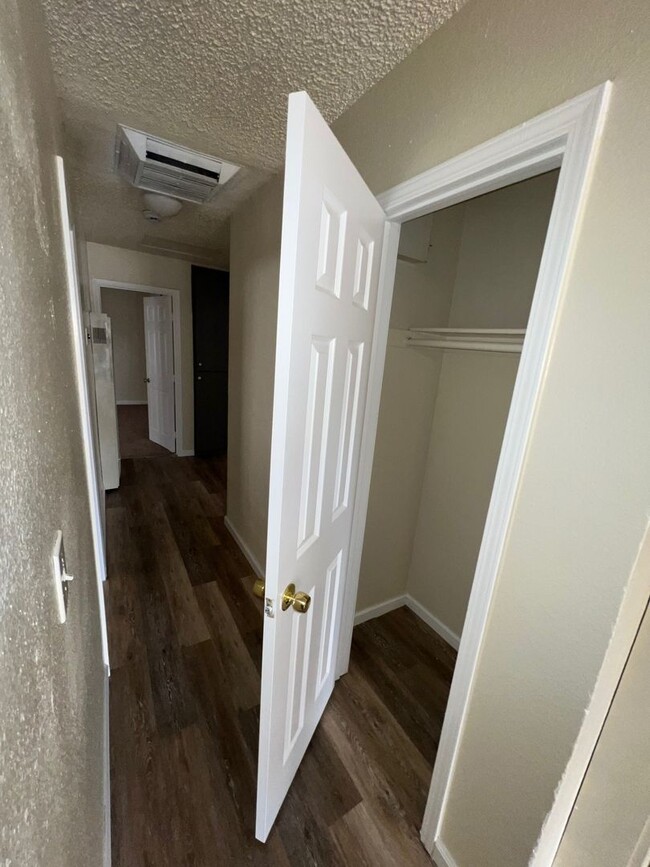 Building Photo - Adelanto Family Neighborhood! $2,100 3 Bed...