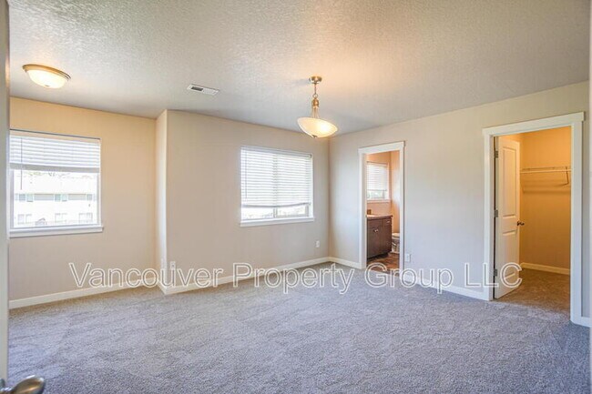 Building Photo - 6121 NE 105th Ave