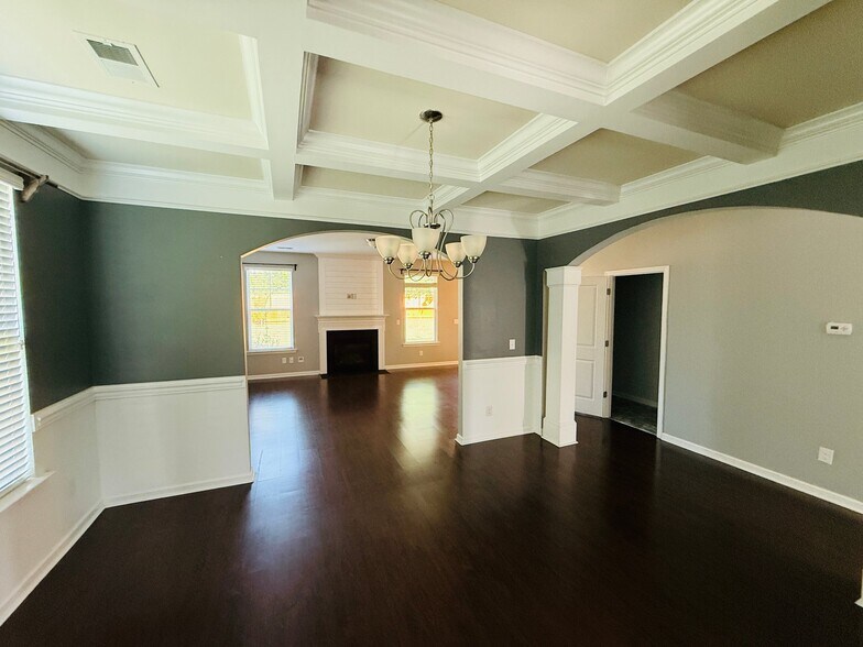 Building Photo - 223 Charter Oaks Dr