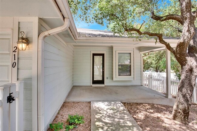 Building Photo - 210 Lollipop Ln
