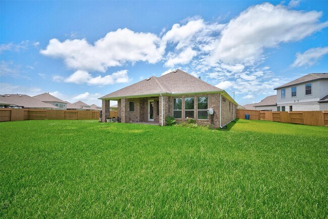 Building Photo - 2600 Golden Palms Ln