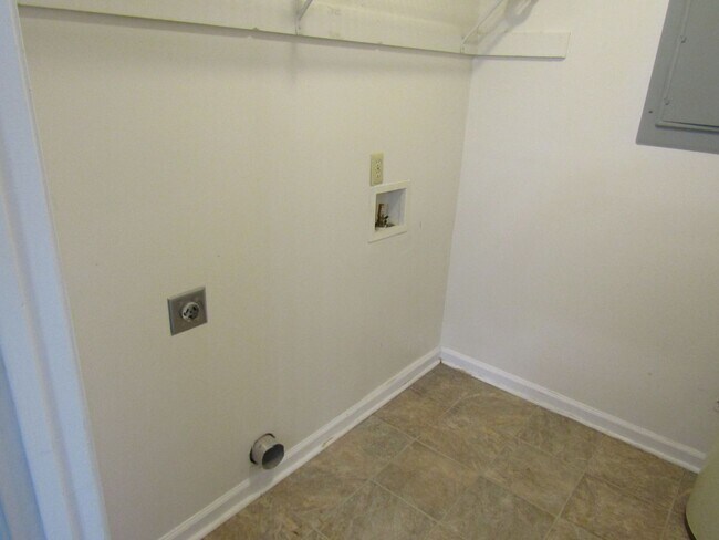 Building Photo - 1271 Windrow Dr