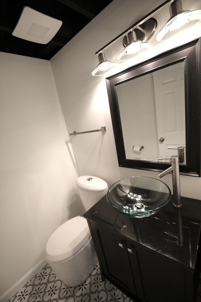 Building Photo - 310 E Beck St