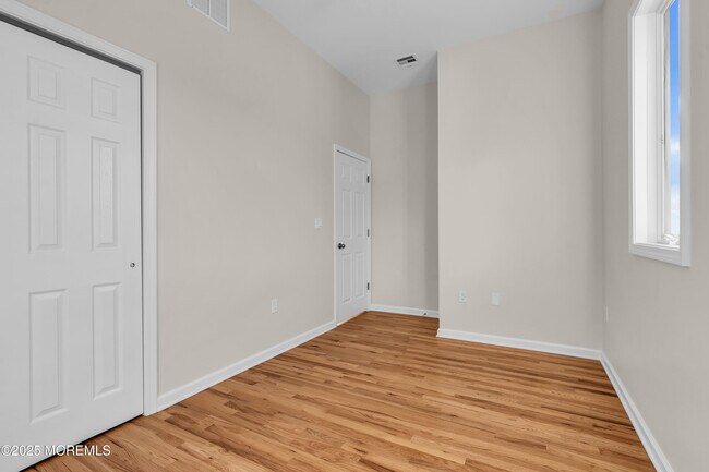 Building Photo - 525 Washington Blvd