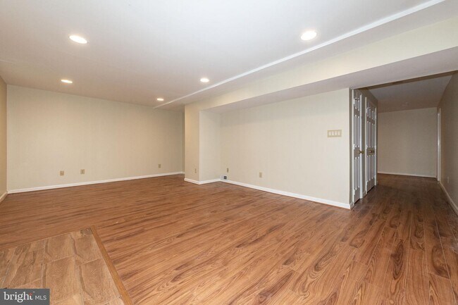 Primary Photo - 17 Peach Leaf Ct