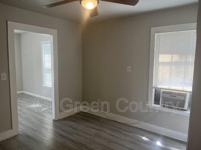 Building Photo - 219 N Bristow Ave