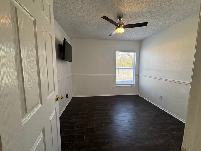 Building Photo - 7237 Bellingham Oaks Blvd