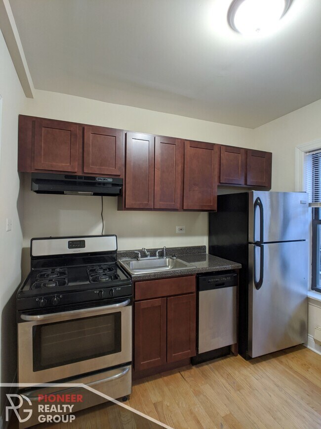 Primary Photo - 2842 N Orchard St