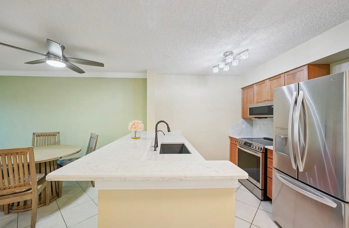 Building Photo - 2400 Feather Sound Dr
