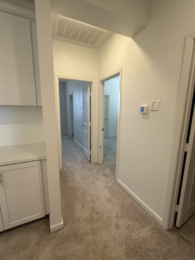 Building Photo - Located in the desirable Vista Bella community!   Don't miss the opportunity to make this your dr...