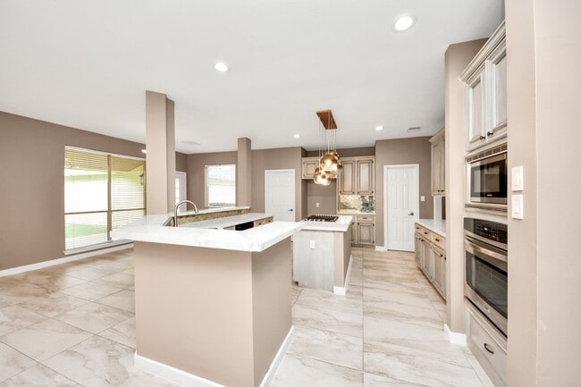 Building Photo - 3210 Shadowwalk Dr