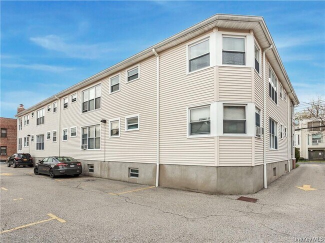 Building Photo - 15 Quinby Ave