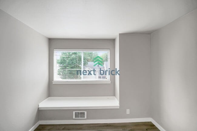 Building Photo - Discover Your New Home at Juanita Beach Esplanade!