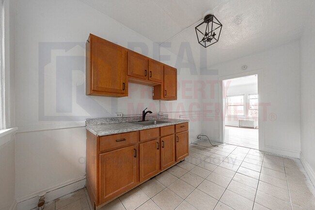 Building Photo - Convenience near Coventry