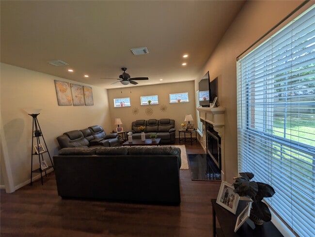 Building Photo - 130 Songful Woods Pl