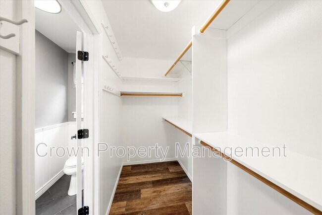 Building Photo - 102 Buffalo Square Ct