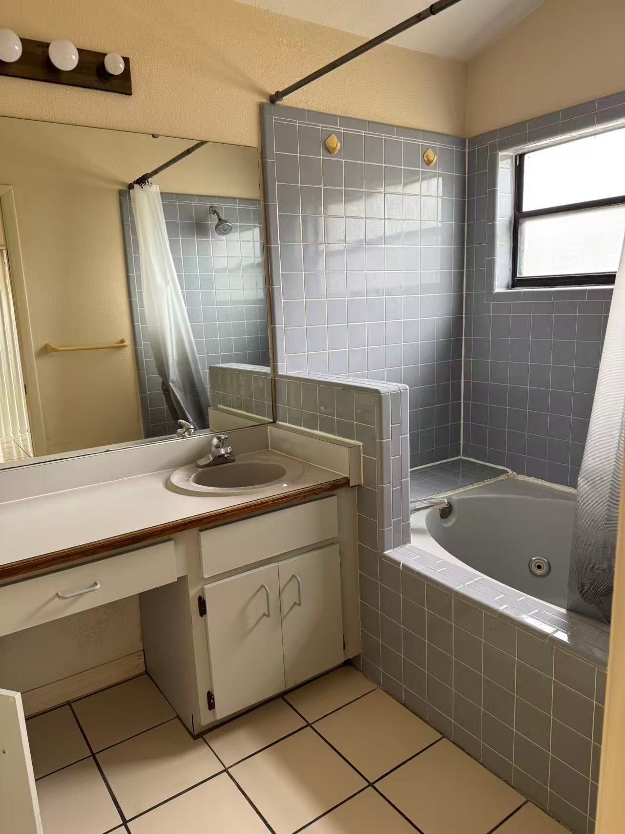 Building Photo - 4370 Sandhurst Dr