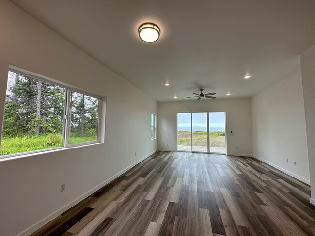 Building Photo - 1529 Pey Dr