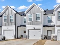 Building Photo - 214 Linsmore Ave