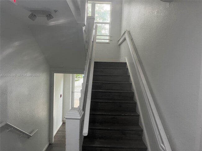 Building Photo - 1550 Drexel Ave
