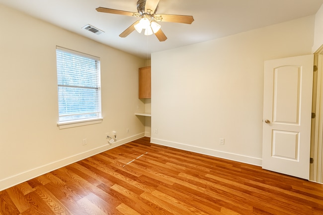 Building Photo - 611 Franklin Blvd