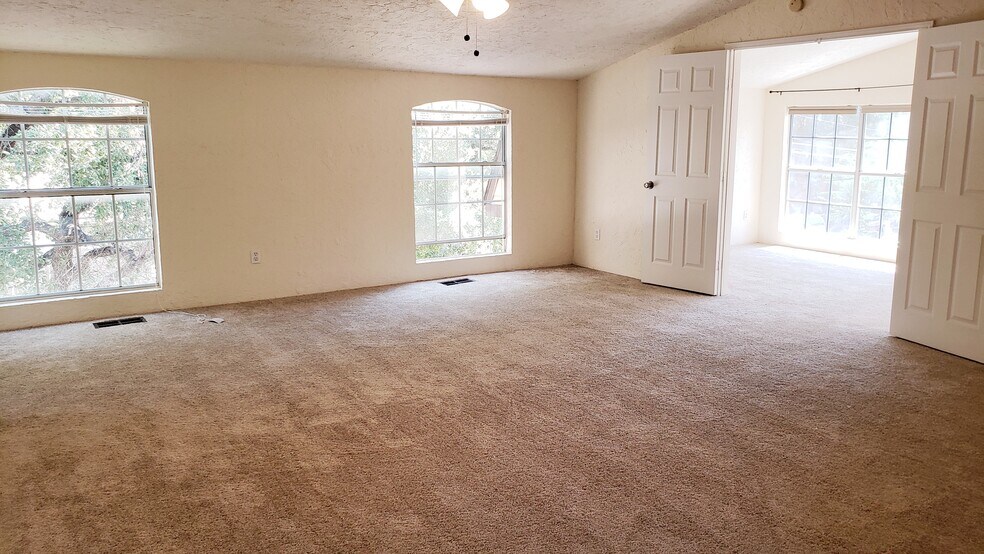 Building Photo - 409 Ridgeway St