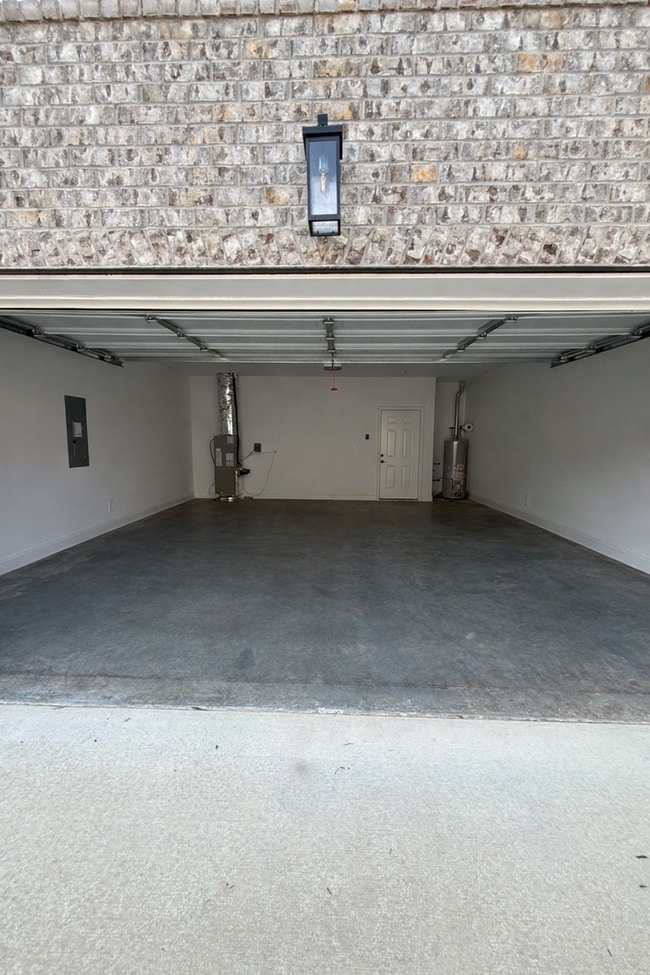 Building Photo - For Lease – Spacious Townhome in Hixson