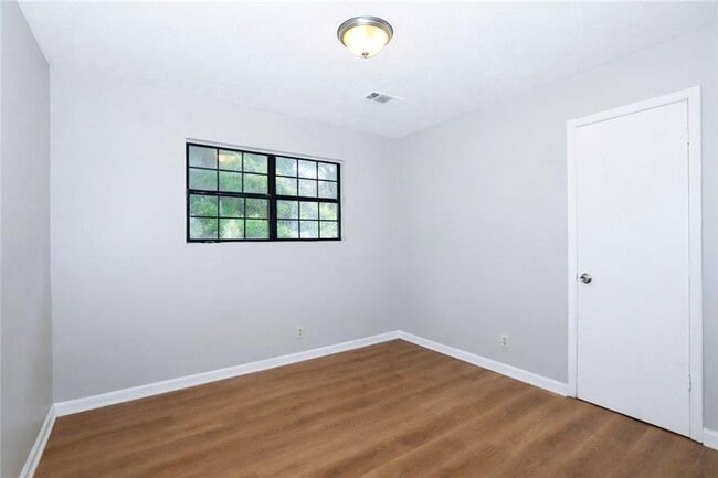 Building Photo - 320 Sprucewood Ct