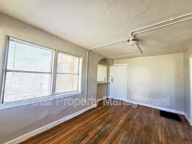 Building Photo - 1114 El Paso St