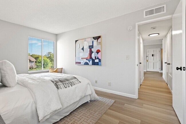 Building Photo - 5319 Ridgeview Cir