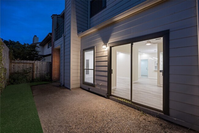 Building Photo - 2668 Bering Dr