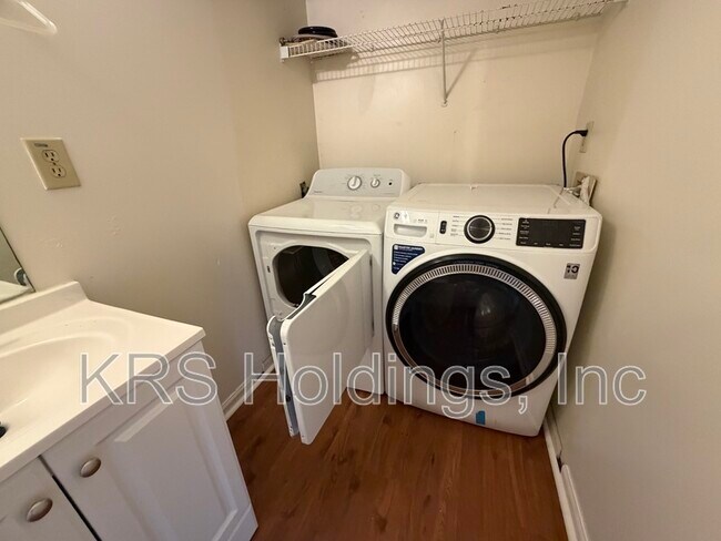 Building Photo - 1222 Corkwood Cir