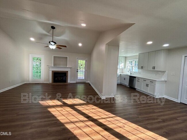 Building Photo - 170 Devin Dr