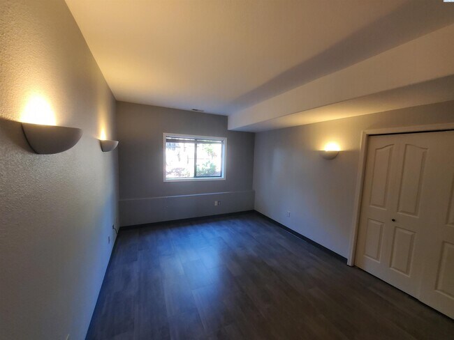 Building Photo - North Richland For Rent