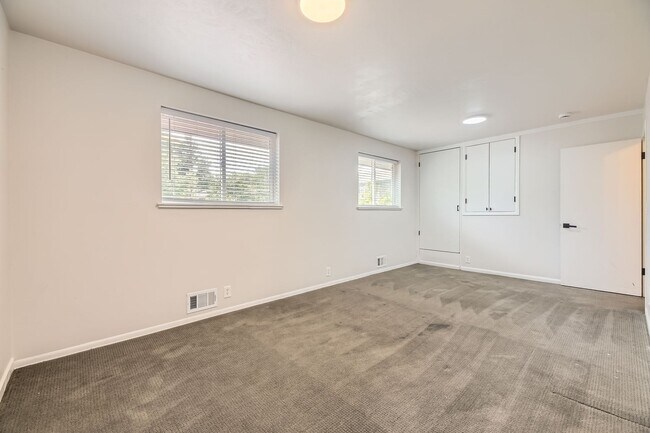Building Photo - 5441 S Cedar St