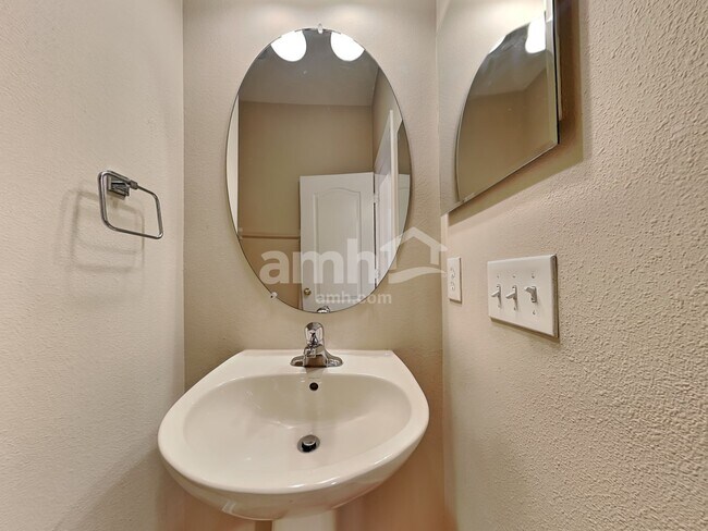 Building Photo - 1307 Gentilly Ln