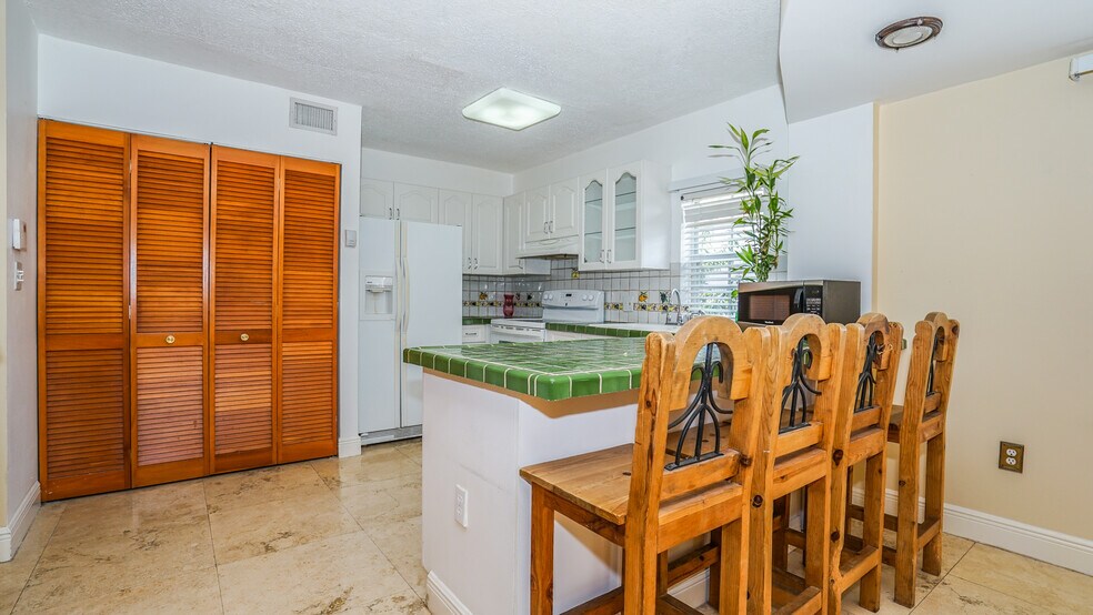 Building Photo - 3356 Bird Ave