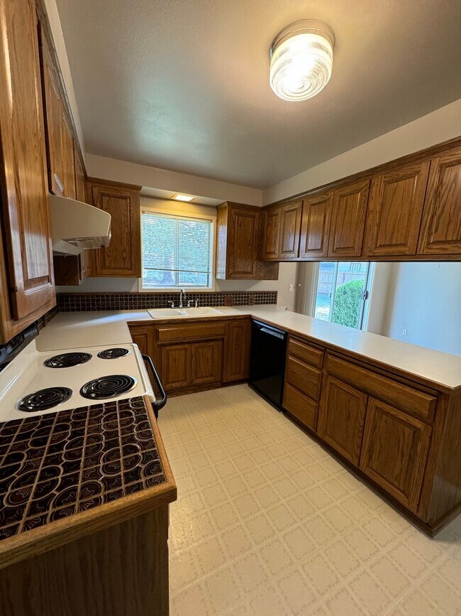 Building Photo - 4337 Lombard Dr