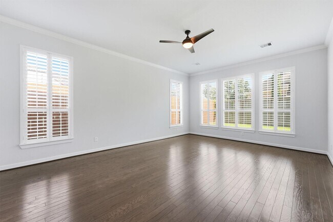 Building Photo - 1303 Gardenia Dr