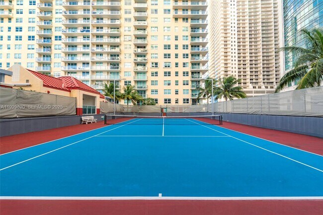 Building Photo - 1155 Brickell Bay Dr