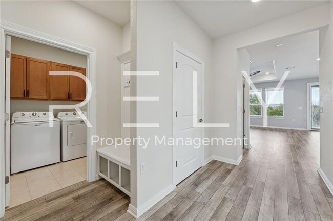 Building Photo - 603 Double Lp St