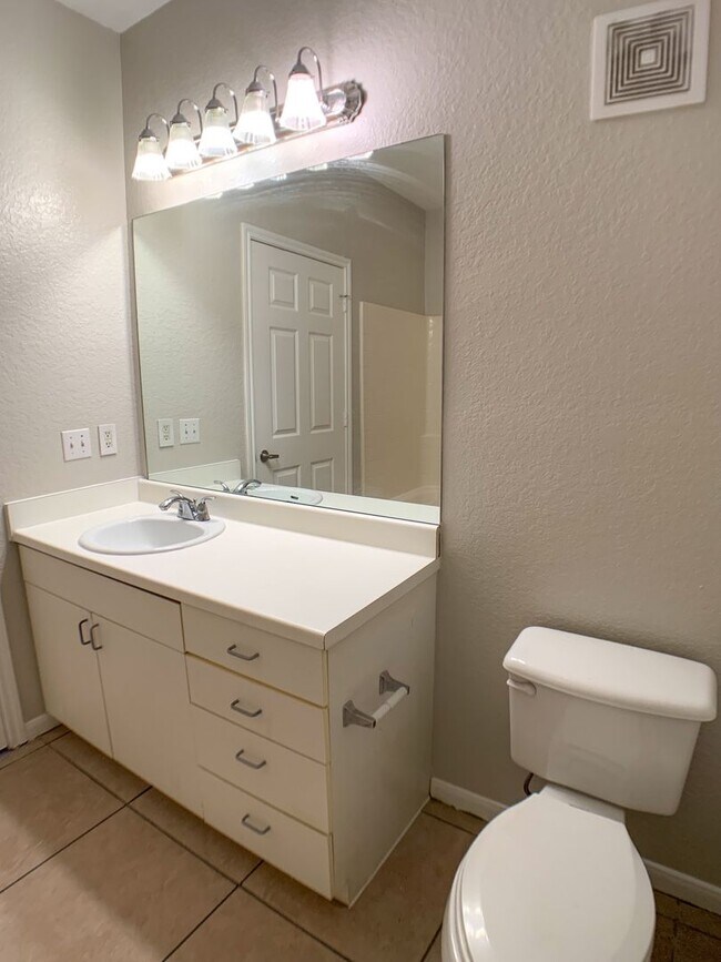 Building Photo - $600 Deposit* Beautiful 2/2 with pool view Balcony/ Tile through entire unit washer & dryer, wate...