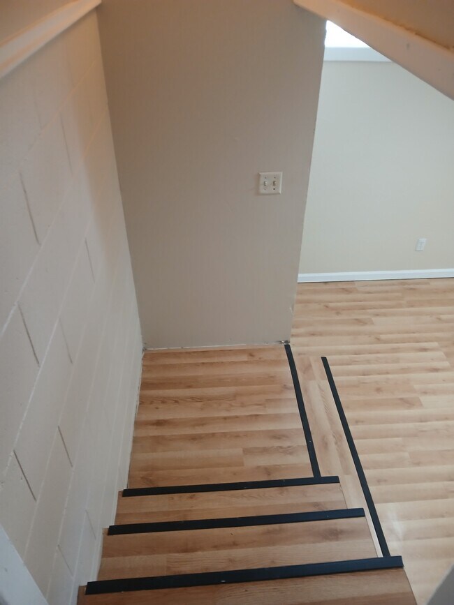 Building Photo - 711-C S Poplar St