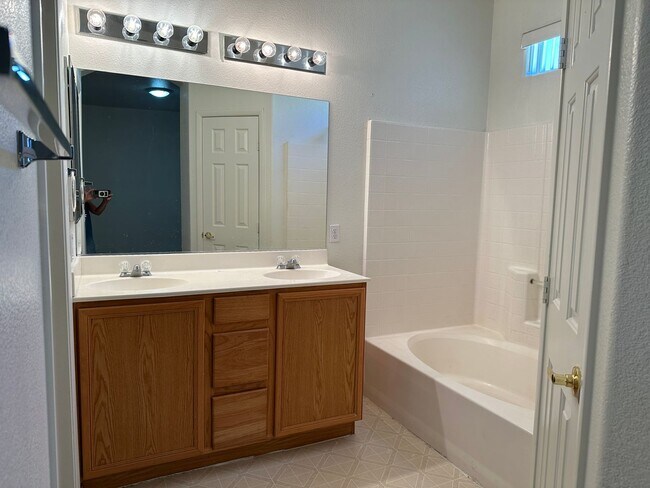 Building Photo - This home combines the best of comfort, se...