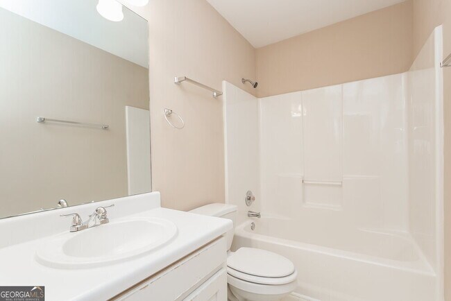 Building Photo - 605 Oxford Crest Ct NW