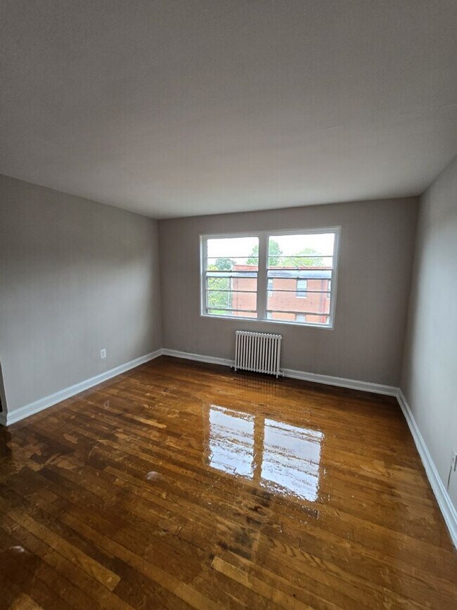 Interior Photo - 140 KENILWORTH AVE NE